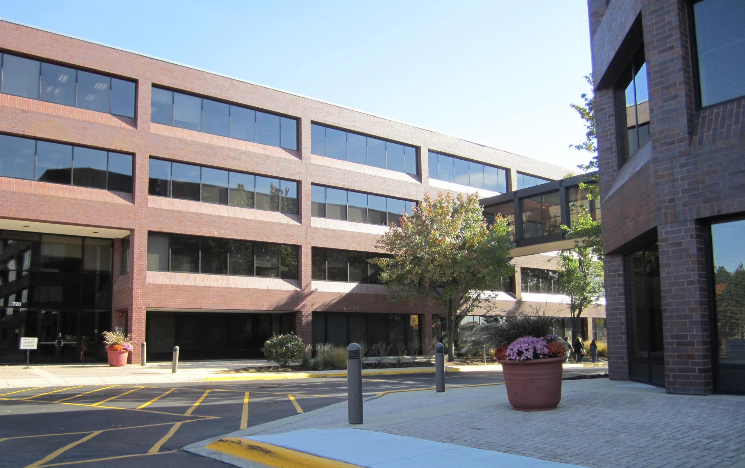 NAI Hiffman completes leases at Butterfield Centre and Oak Brook North Building