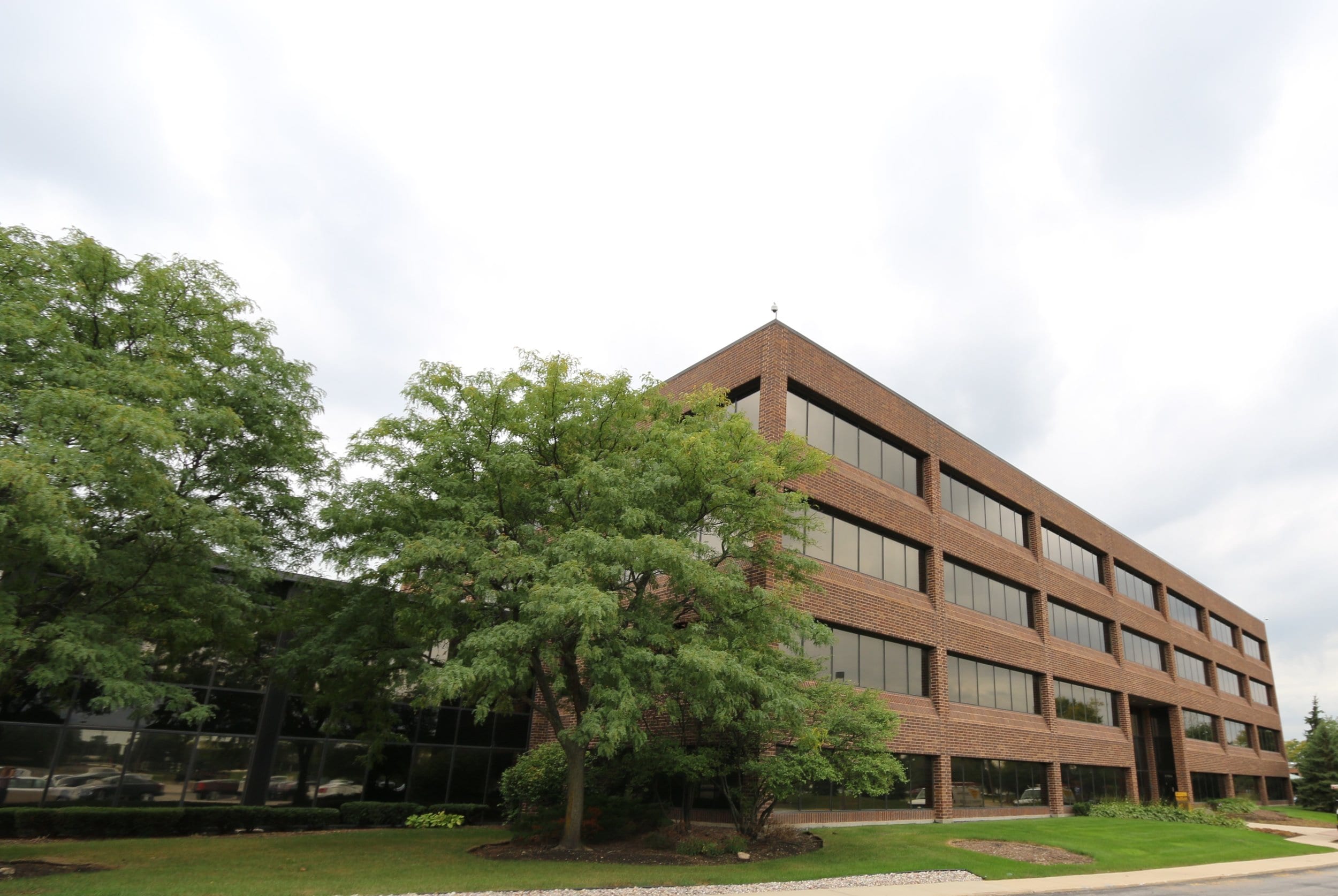 Flynn, Wurtz represent Orren Pickell Building Group in office building purchase