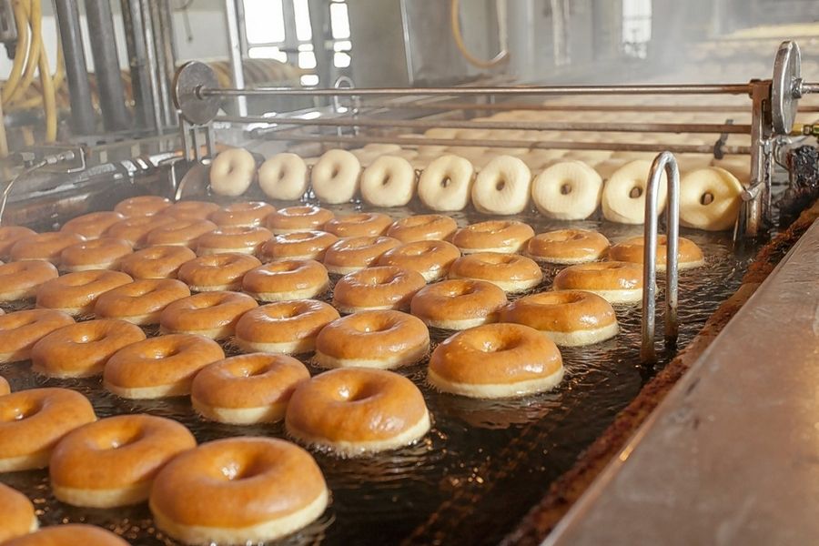 Clyde’s Donuts: Making One Million Donuts a Day in the Chicago Suburbs