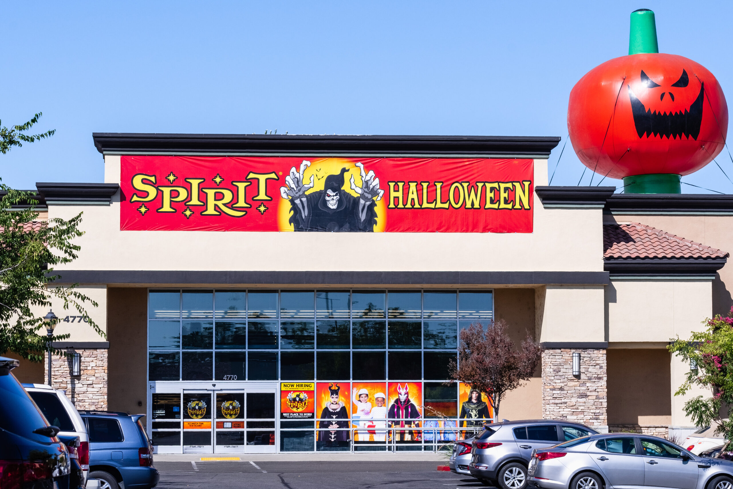 Pop-Ups and Pumpkins: The Secret to Spirit Halloween’s Retail Success